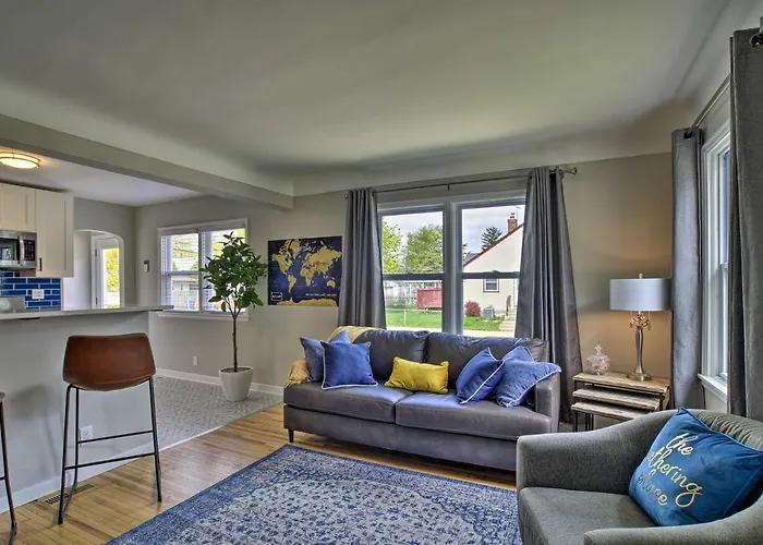 Mpls Duplex W/ Wifi & Kitchen: 5 Mi To Dtwn!
