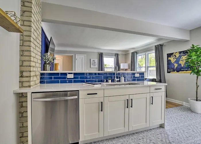 Cozy Home: Wifi, Parking, 5 Mi To Dtwn Mpls!