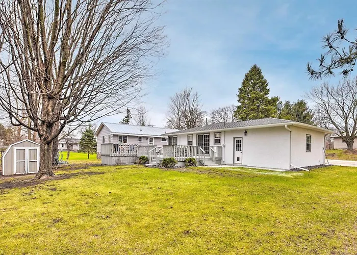 Walk To Lake Pepin: Charming Retreat W/ Deck